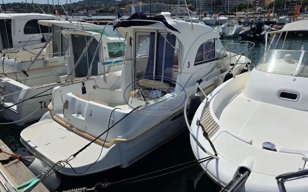 slider 1 Beneteau Antares 6