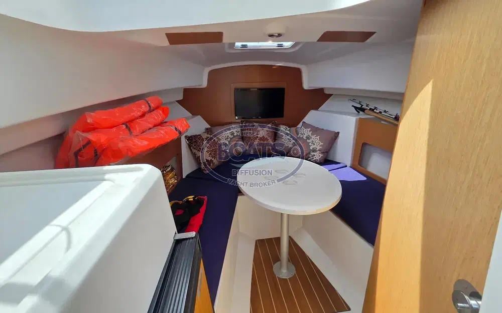 slider 7 Beneteau Antares 6
