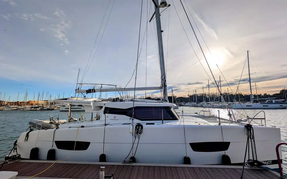 slider 0 Fountaine Pajot Lucia 40