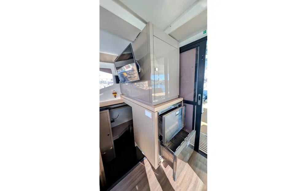 slider 10 Fountaine Pajot Lucia 40