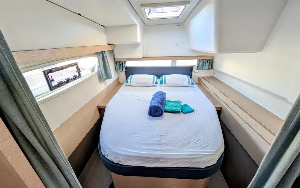 slider 12 Fountaine Pajot Lucia 40