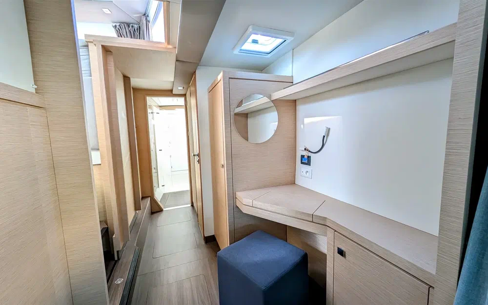 slider 13 Fountaine Pajot Lucia 40