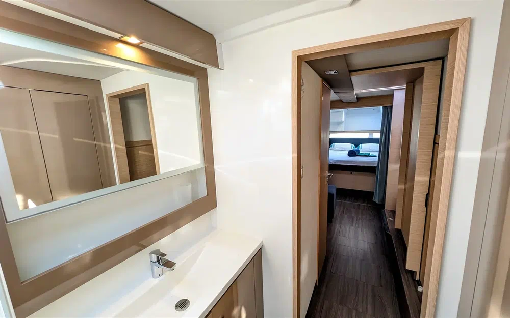 slider 14 Fountaine Pajot Lucia 40