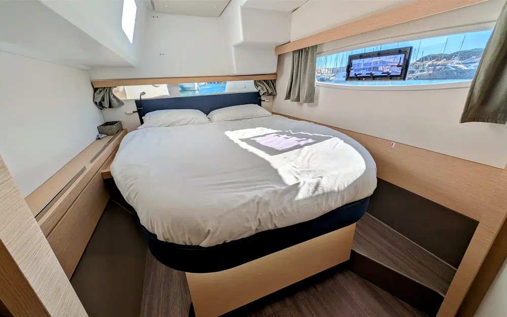 slider 17 Fountaine Pajot Lucia 40