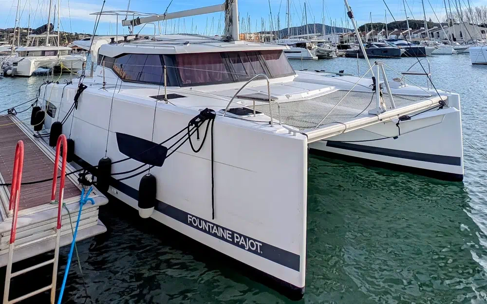 slider 1 Fountaine Pajot Lucia 40