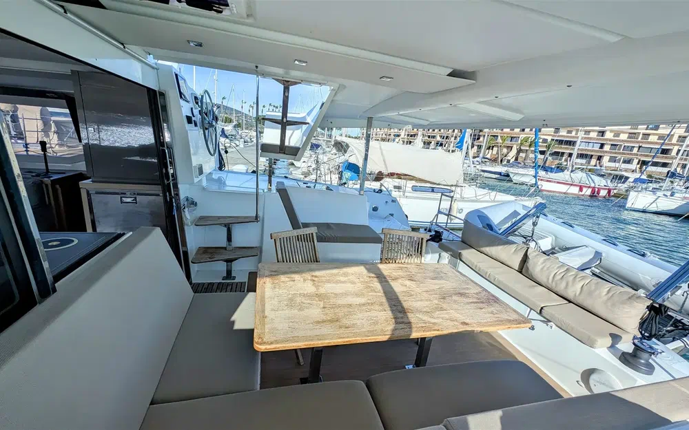 slider 4 Fountaine Pajot Lucia 40