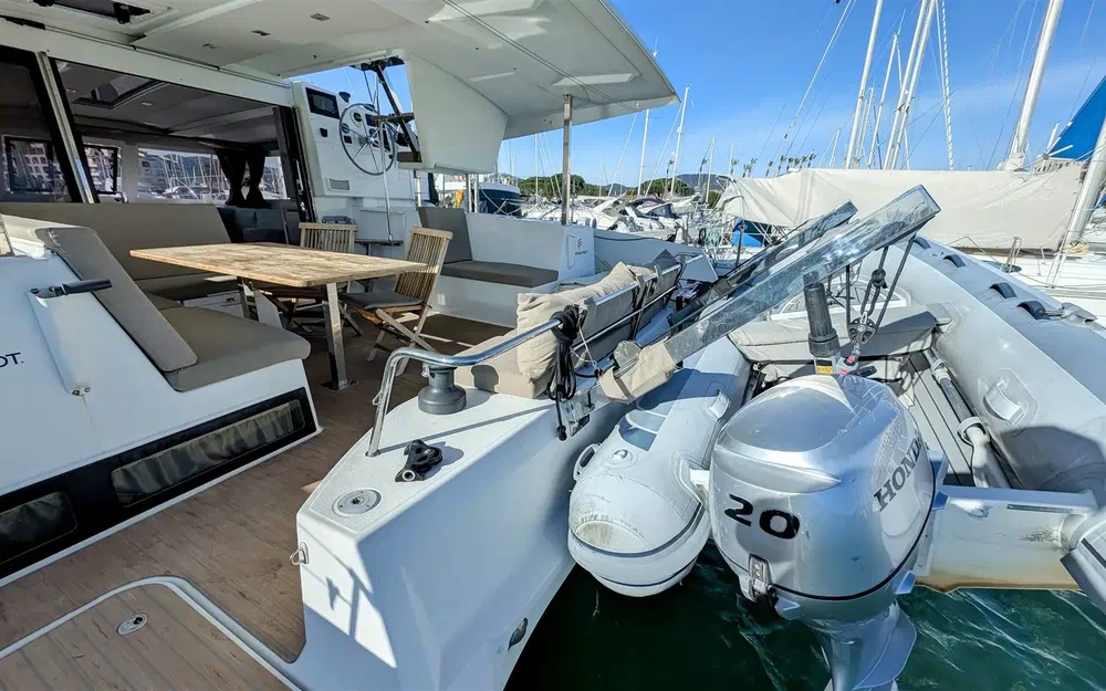 slider 5 Fountaine Pajot Lucia 40