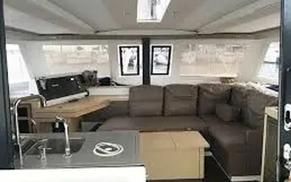 slider 9 Fountaine Pajot Lucia 40