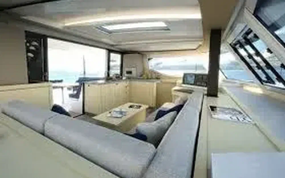slider 10 Fountaine Pajot Lucia 40