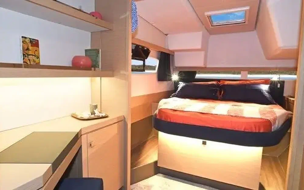 slider 11 Fountaine Pajot Lucia 40