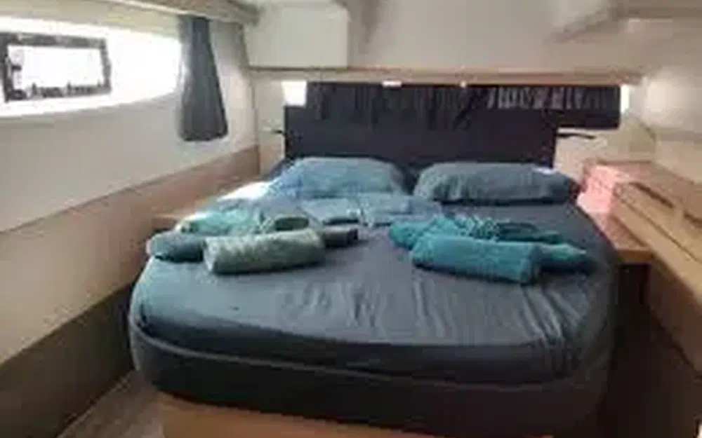 slider 13 Fountaine Pajot Lucia 40