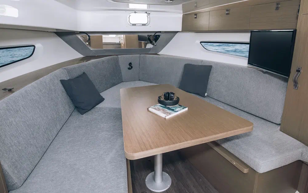 slider 4 Beneteau Gran Turismo 32