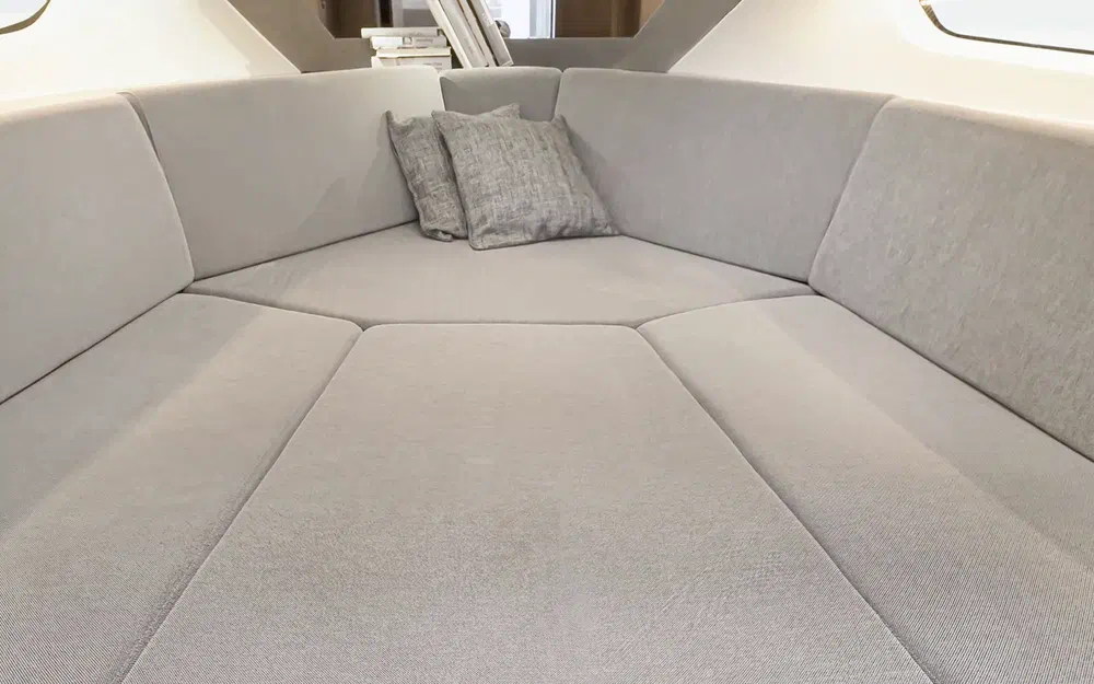 slider 5 Beneteau Gran Turismo 32