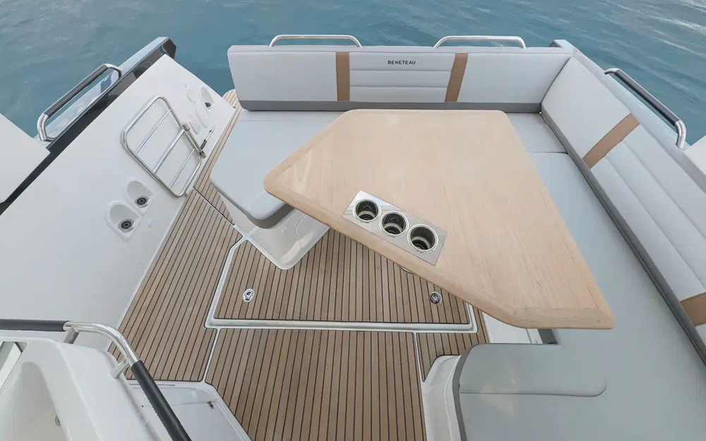 slider 3 Beneteau Gran Turismo 32