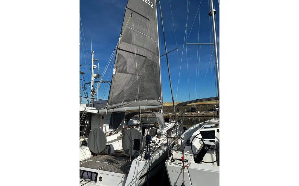 slider 12 Dufour 36 Performance