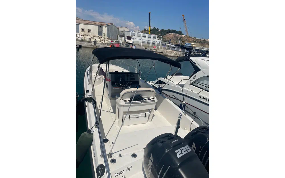 slider 1 Boston Whaler 270 Dauntless