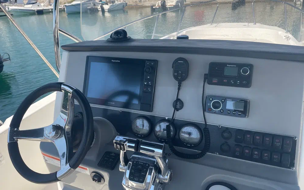 slider 5 Boston Whaler 270 Dauntless