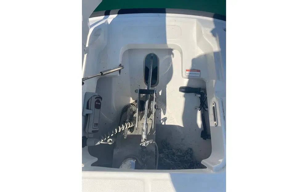 slider 6 Boston Whaler 270 Dauntless