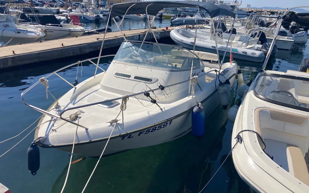 slider 1 B2 Marine CAP FERRET 650 CC