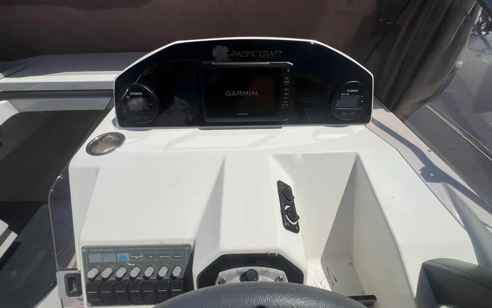 slider 31 Pacific Craft 650 SC