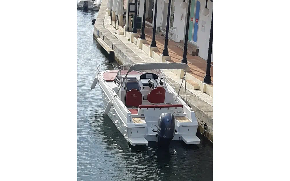 slider 6 Pacific Craft 650 SC