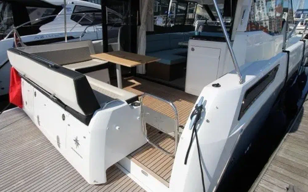 slider 1 Jeanneau NC 37