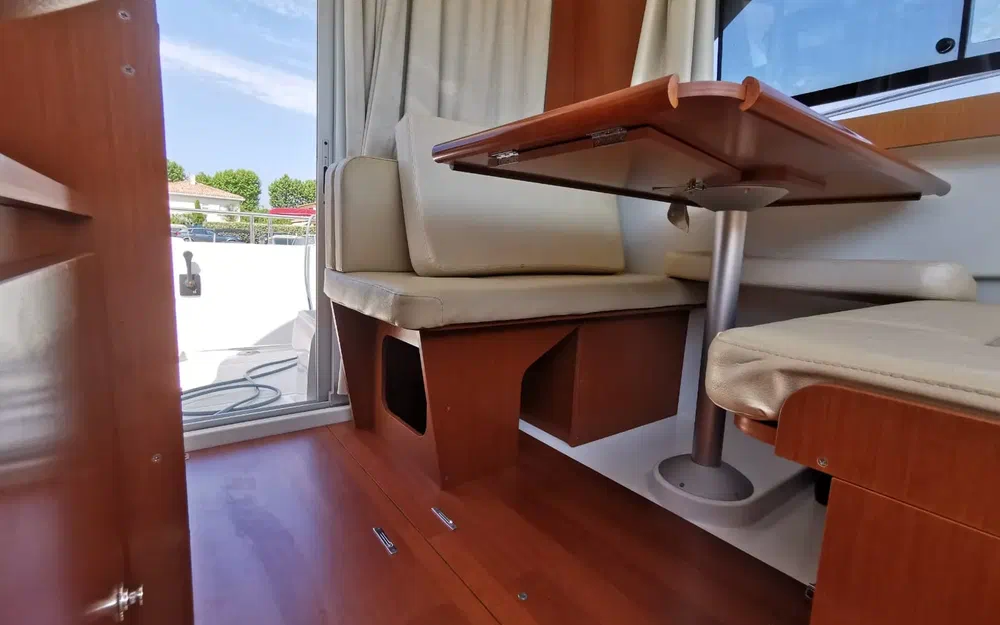slider 17 Beneteau antares 8s