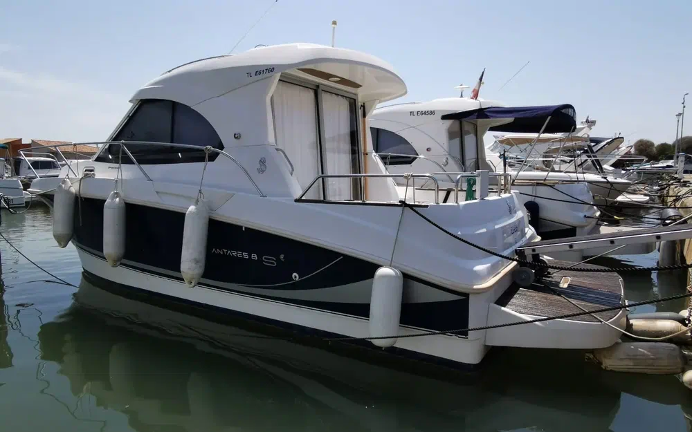 slider 1 Beneteau antares 8s