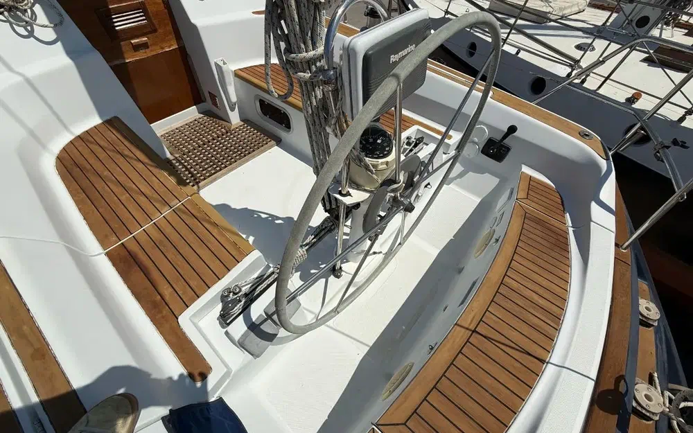 slider 4 Grand Soleil 37