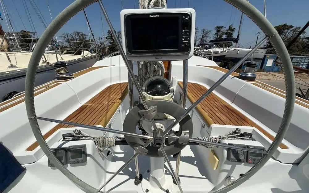 slider 5 Grand Soleil 37