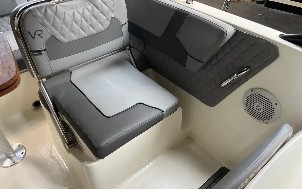 slider 6 Bayliner VR6 BOWRIDER OB