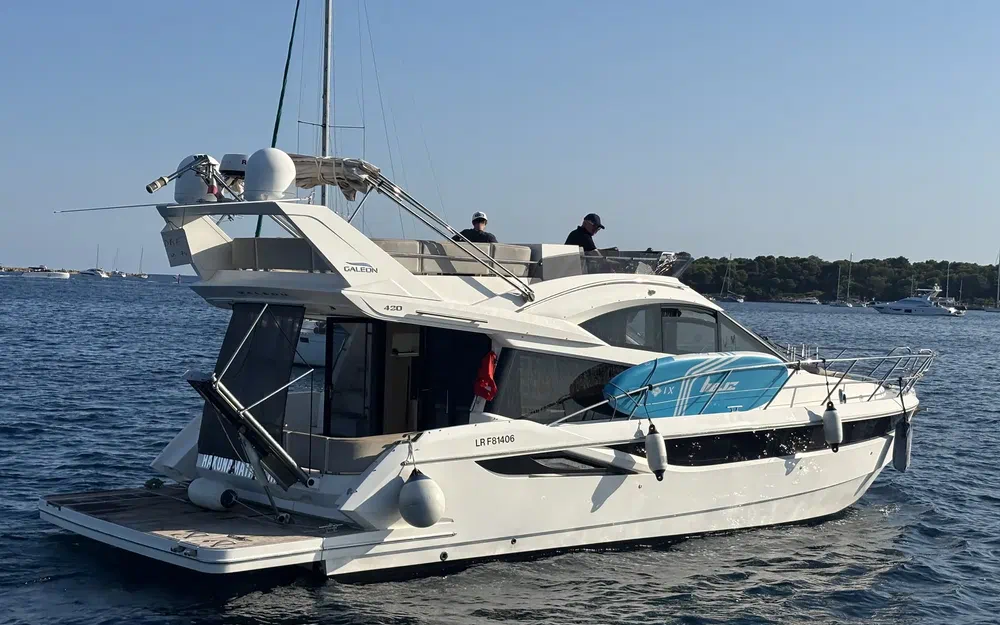 slider 0 Galeon 420 Fly
