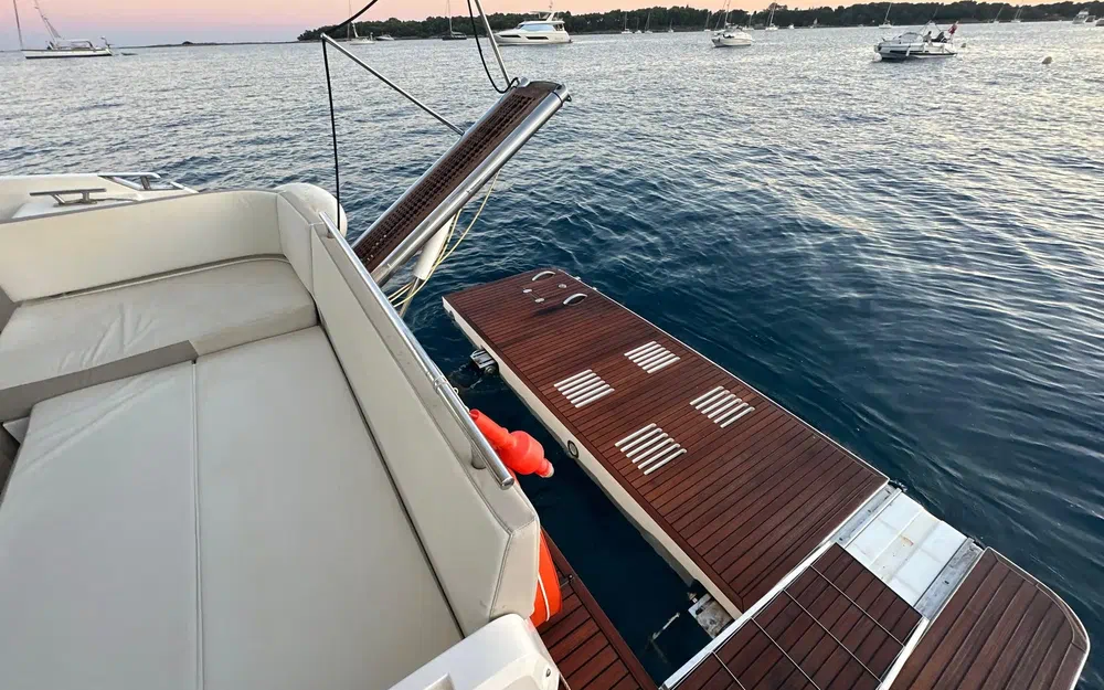 slider 18 Galeon 420 Fly