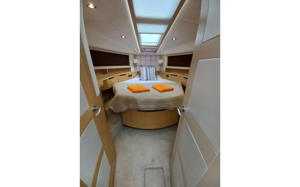 slider 8 Galeon 420 Fly