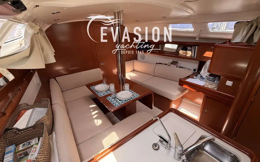 slider 15 Beneteau Oceanis 37