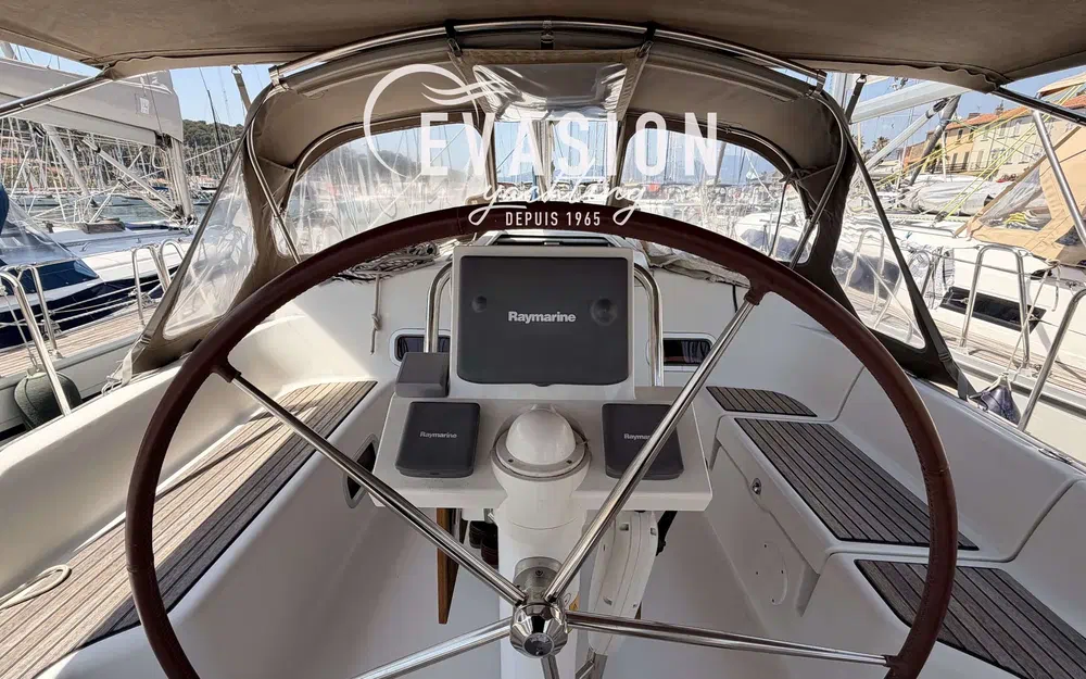 slider 1 Beneteau Oceanis 37