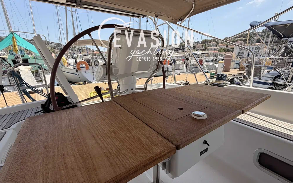 slider 5 Beneteau Oceanis 37