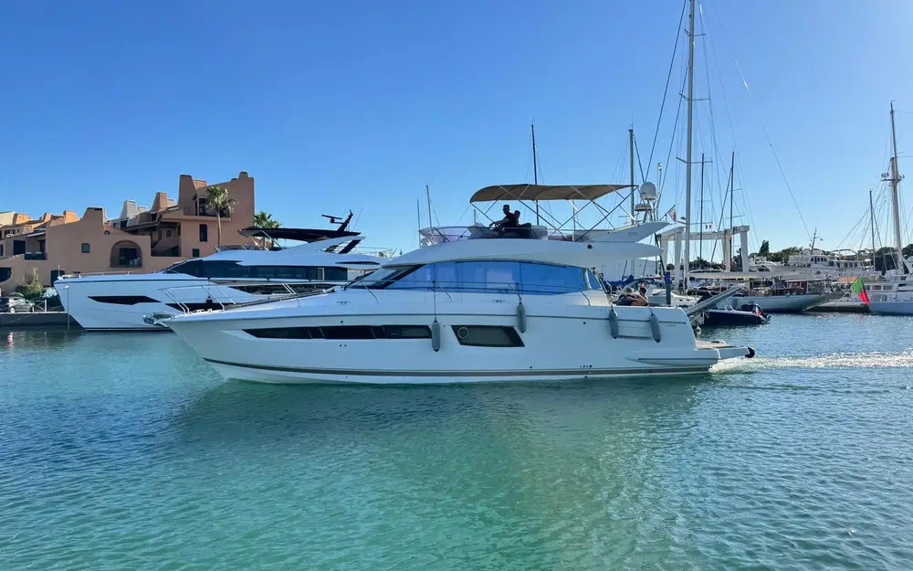 slider 0 Prestige Yachts 500 Fly