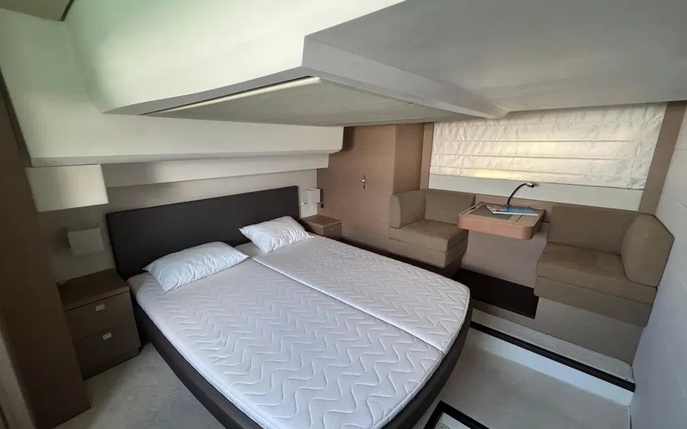 slider 11 Prestige Yachts 500 Fly