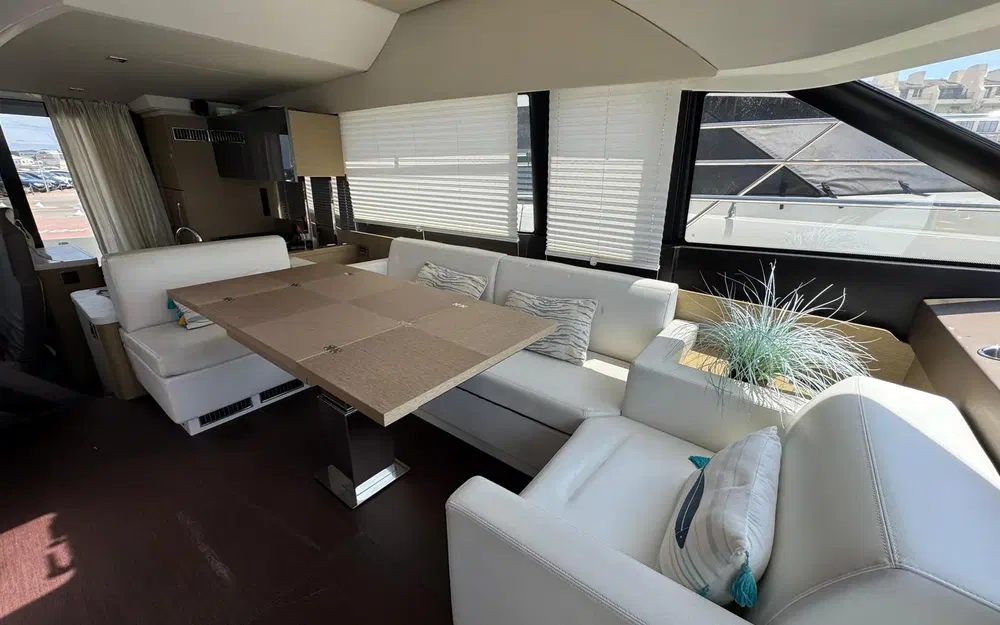 slider 8 Prestige Yachts 500 Fly