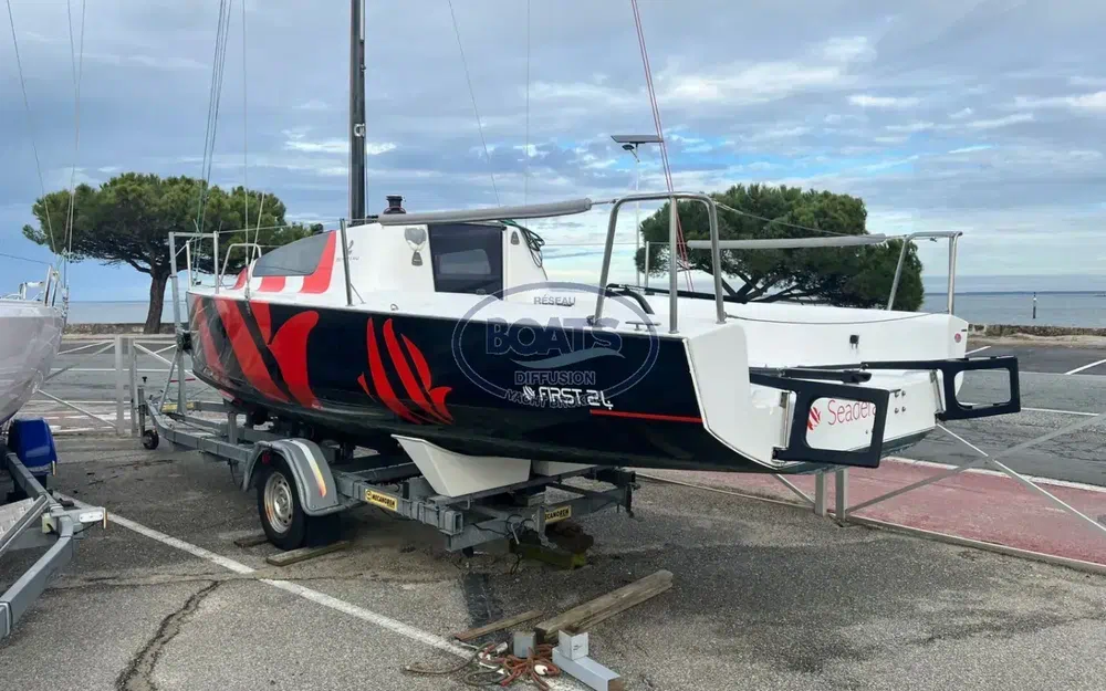 slider 2 Beneteau First 24 SE