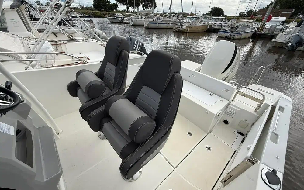 slider 10 Jeanneau CAP CAMARAT 7.5 CC SERIE 2