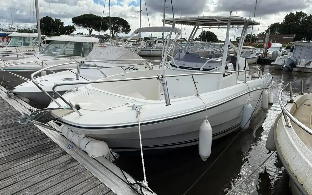slider 0 Jeanneau CAP CAMARAT 7.5 CC SERIE 2