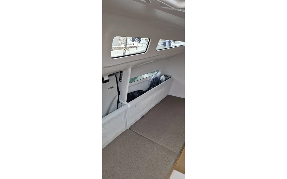 slider 7 Beneteau First 27