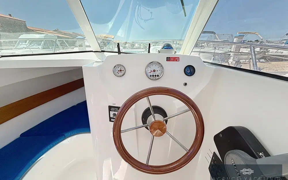 slider 9 Beneteau Antares 650 HB