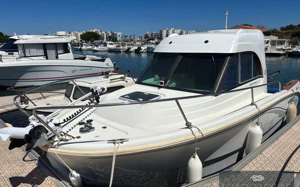 slider 10 Beneteau Antares 650 HB