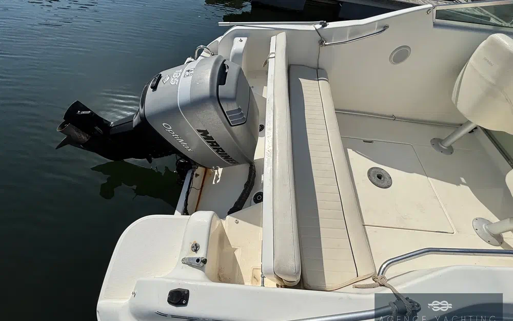 slider 10 Jeanneau Leader 605