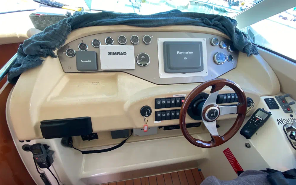 slider 12 Jeanneau Prestige 42 Fly