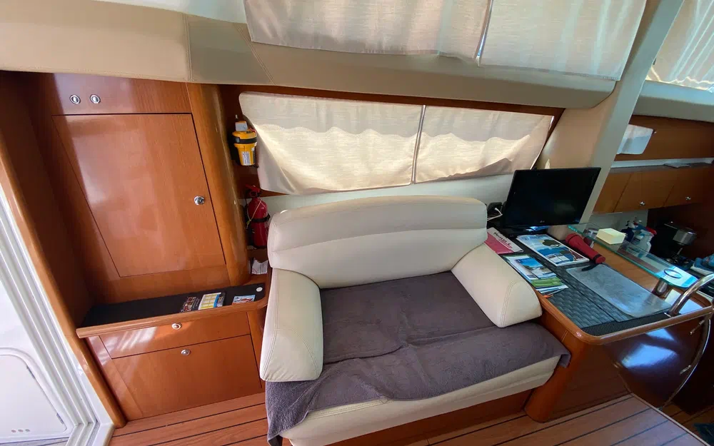 slider 11 Jeanneau Prestige 42 Fly