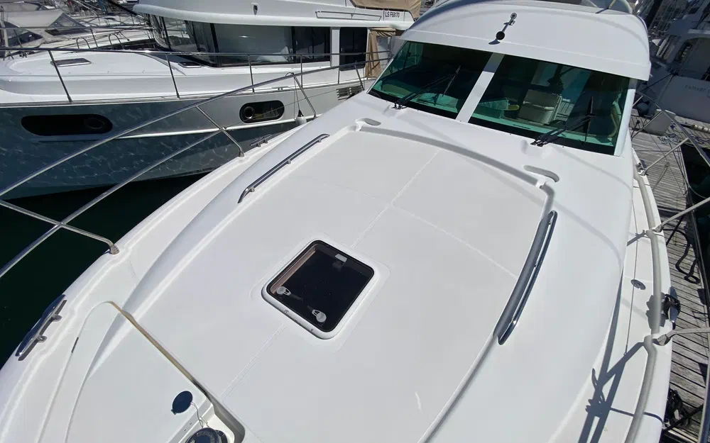 slider 4 Jeanneau Prestige 42 Fly
